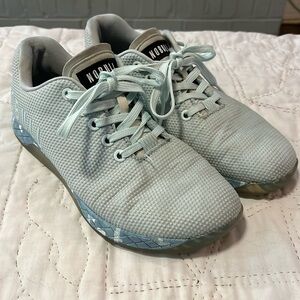 7.5 women’s NO BULLs.  Plenty of workouts left in them!